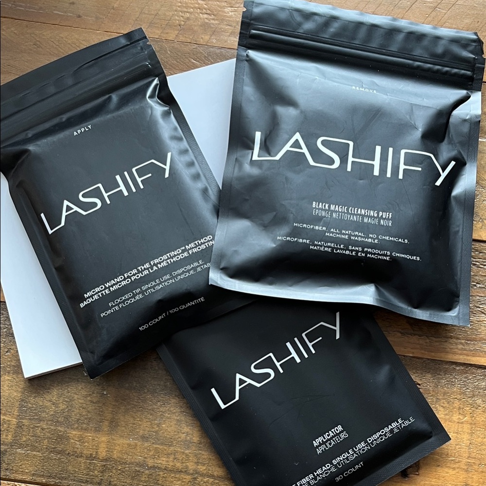 LASHIFY Black Applicator Set and Cleansing Puff